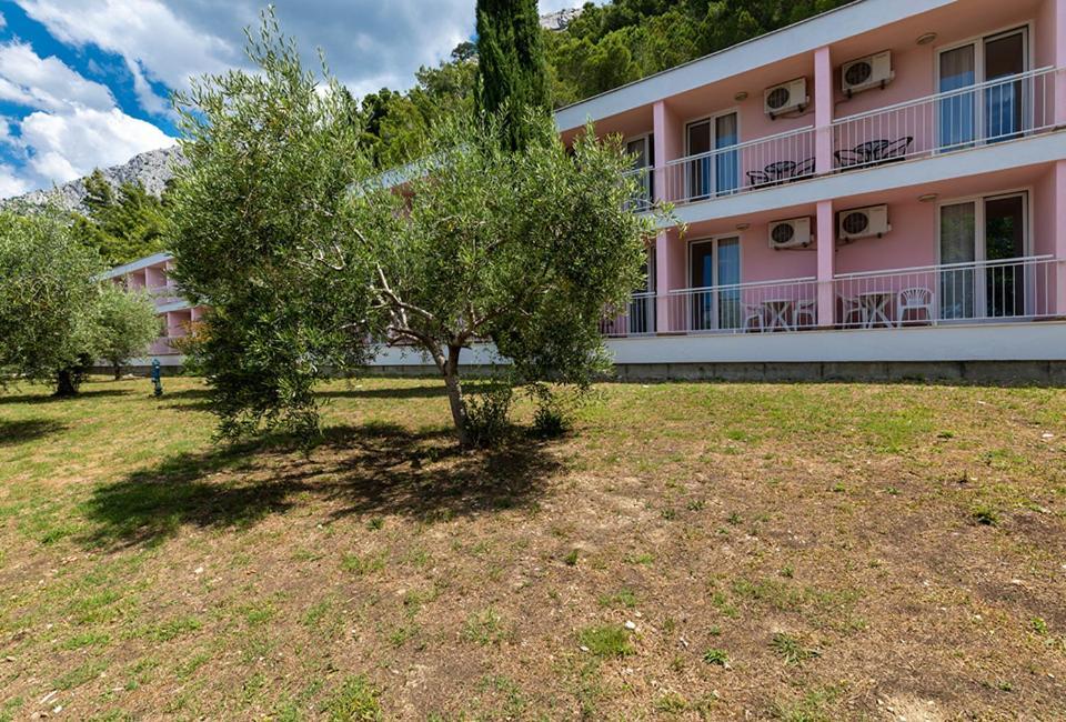 Tourist Settlement Brzet Hotel Omiš Eksteriør billede