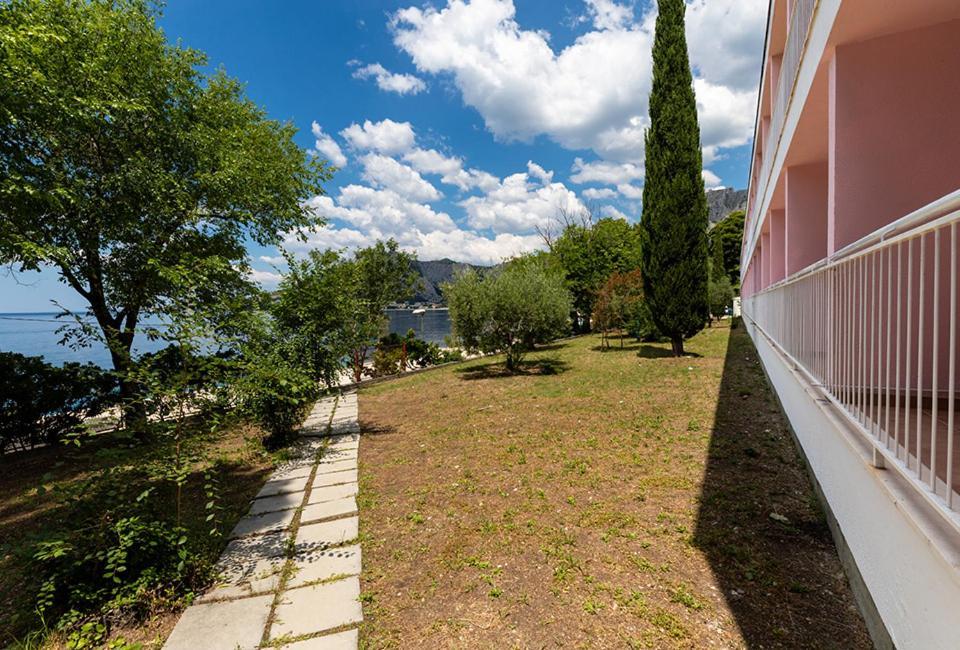 Tourist Settlement Brzet Hotel Omiš Eksteriør billede