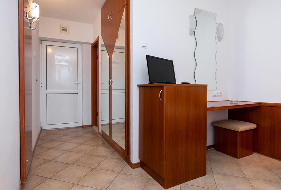 Tourist Settlement Brzet Hotel Omiš Eksteriør billede
