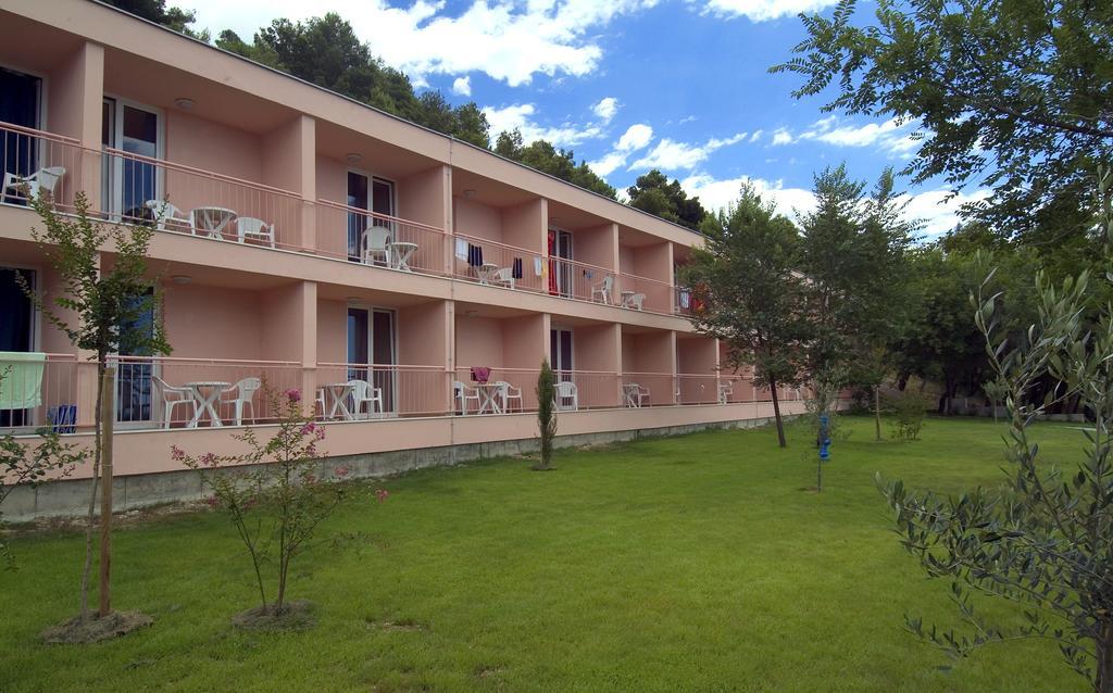 Tourist Settlement Brzet Hotel Omiš Eksteriør billede