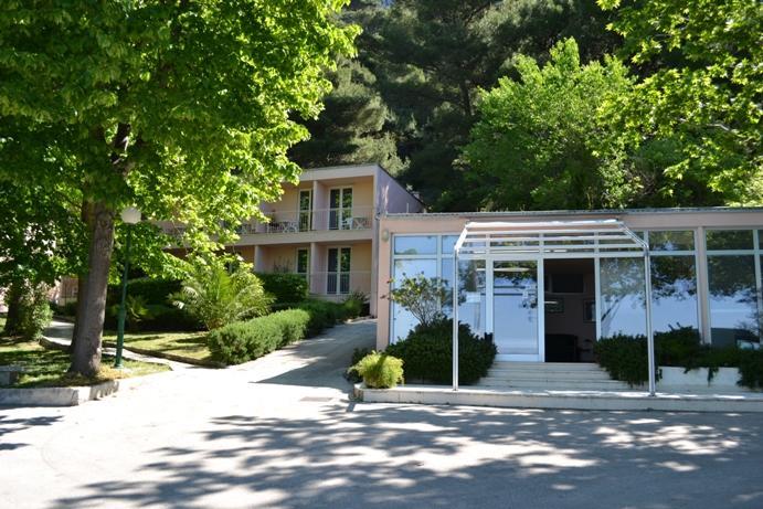 Tourist Settlement Brzet Hotel Omiš Eksteriør billede