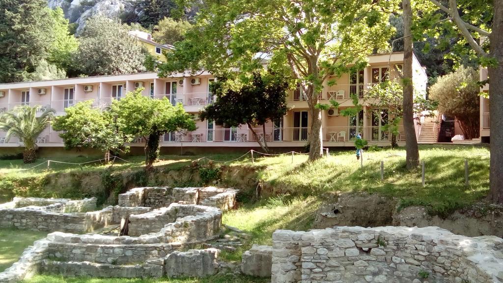 Tourist Settlement Brzet Hotel Omiš Eksteriør billede