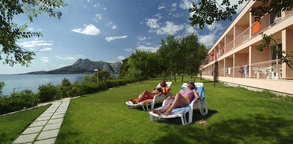 Tourist Settlement Brzet Hotel Omiš Eksteriør billede