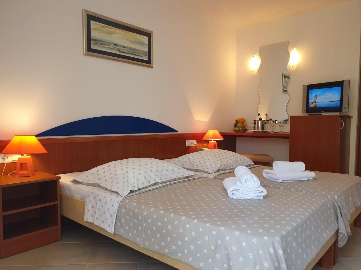 Tourist Settlement Brzet Hotel Omiš Eksteriør billede