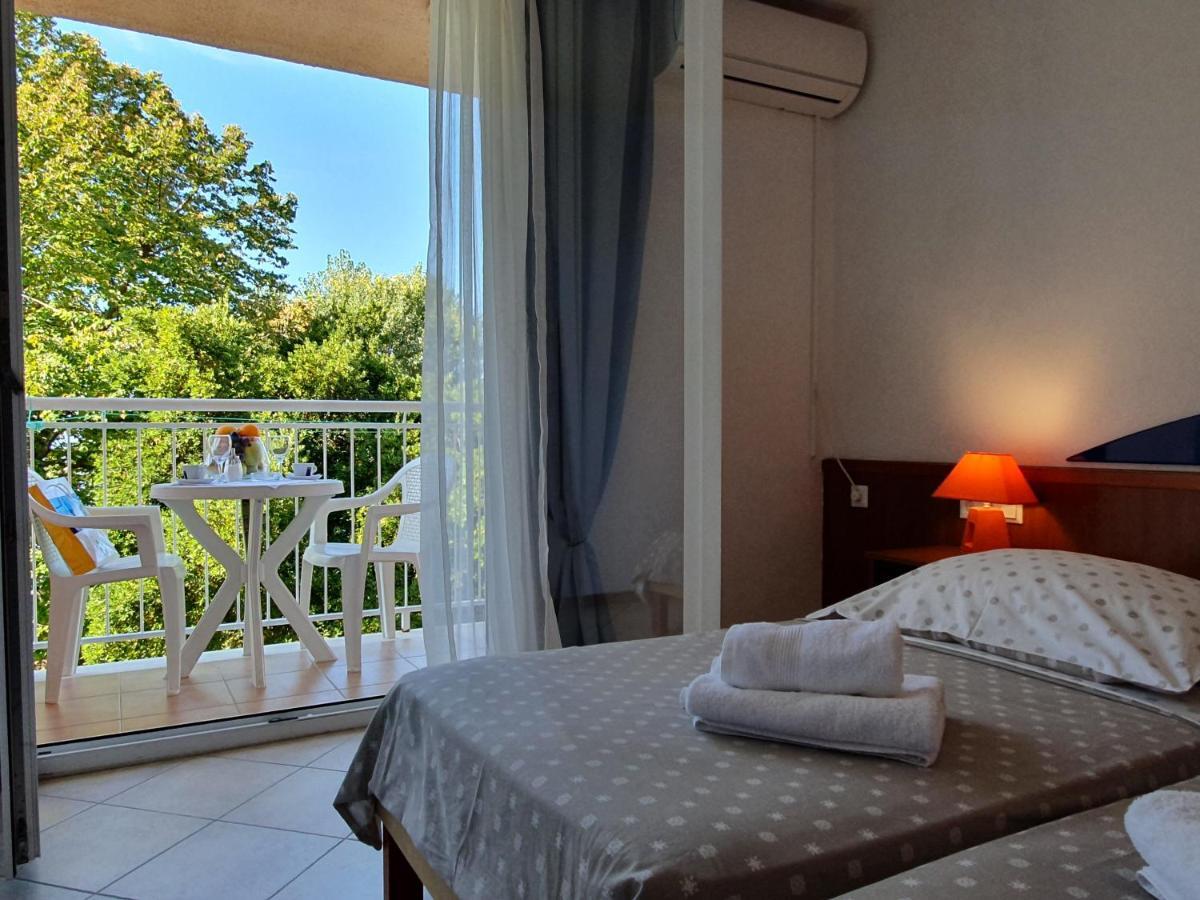 Tourist Settlement Brzet Hotel Omiš Eksteriør billede