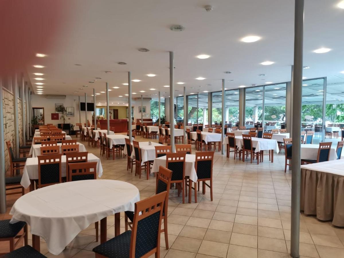 Tourist Settlement Brzet Hotel Omiš Eksteriør billede