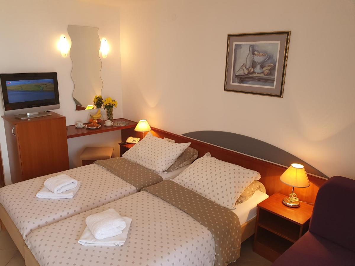 Tourist Settlement Brzet Hotel Omiš Eksteriør billede
